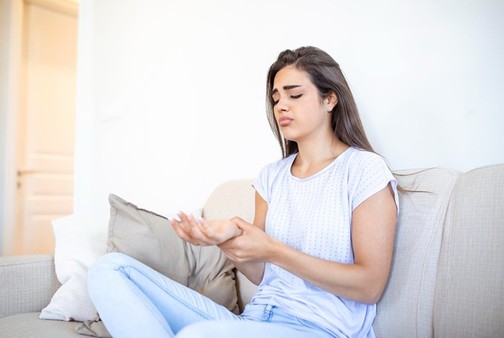 Carpal Tunnel Syndrome: Early Symptoms, Causes, and Treatment Options
